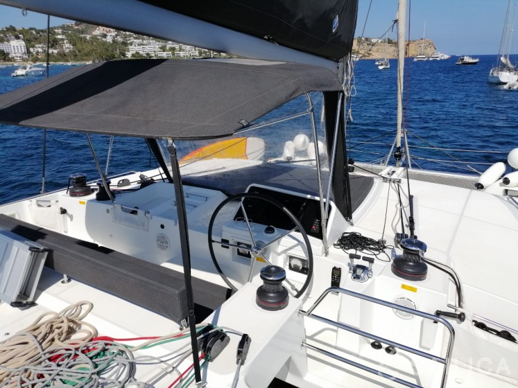 Lagoon 450  Flybridge - Yacht Charter Sailica