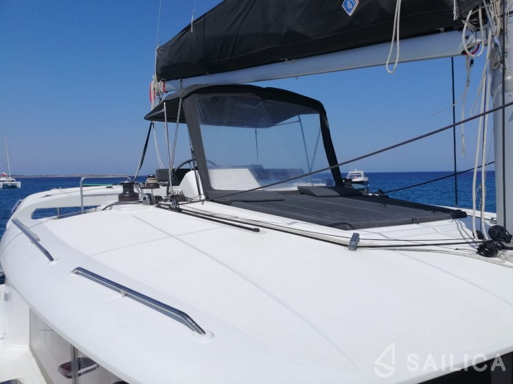 Lagoon 450  Flybridge - Yacht Charter Sailica