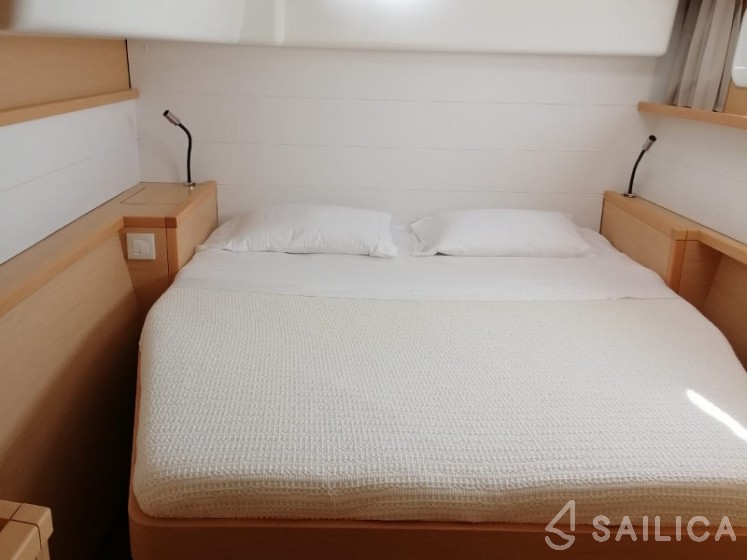 Lagoon 450  Flybridge - Yacht Charter Sailica