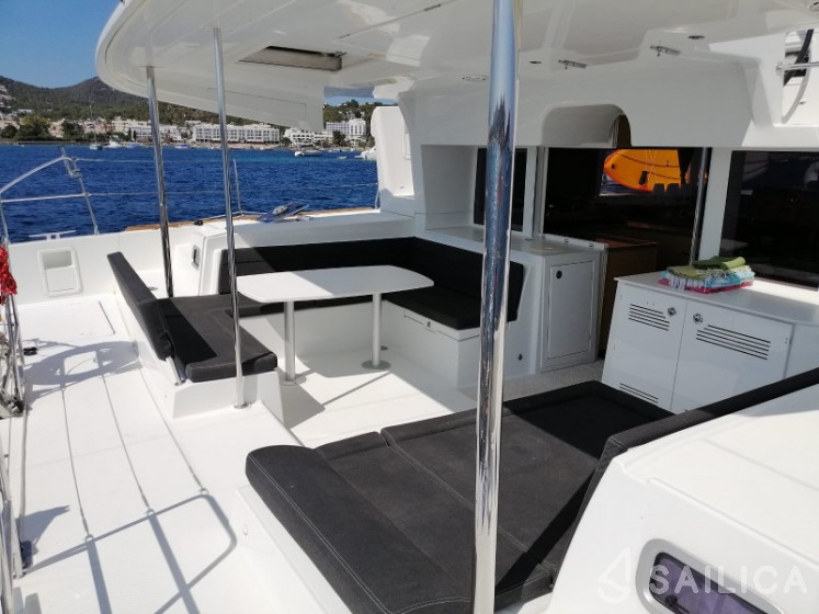 Lagoon 450  Flybridge - Yacht Charter Sailica