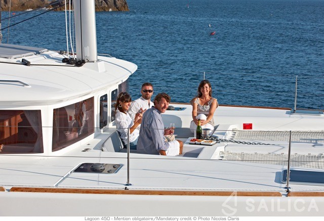 Lagoon 450  Flybridge - Yacht Charter Sailica
