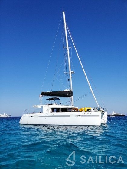 Lagoon 450  Flybridge - Yacht Charter Sailica