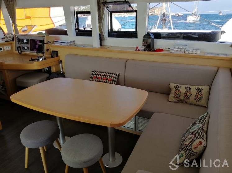 Lagoon 450  Flybridge - Yacht Charter Sailica