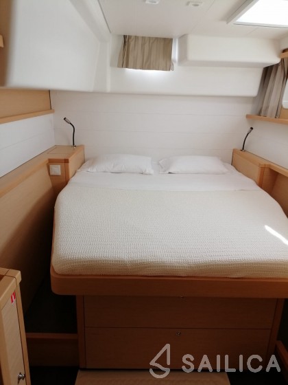 Lagoon 450  Flybridge - Yacht Charter Sailica