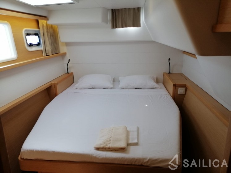 Lagoon 450  Flybridge - Yacht Charter Sailica