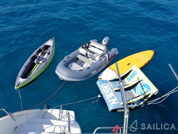 Lagoon 450  Flybridge - Yacht Charter Sailica