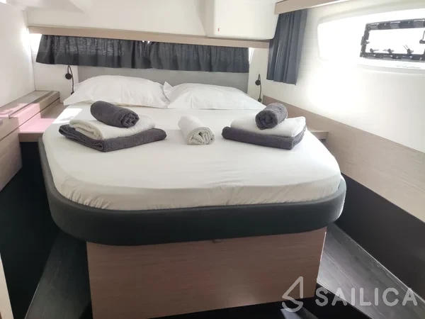 Lucia 40 - Yacht Charter Sailica