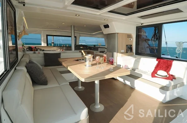 Bali 4.1 - Yacht Charter Sailica
