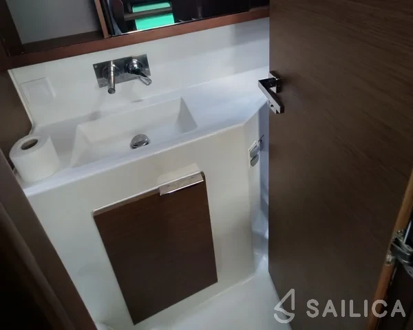 Lagoon 40 - Yacht Charter Sailica