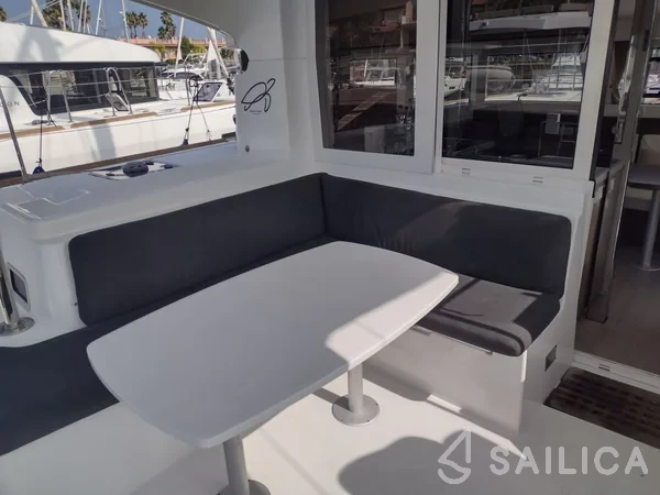 Lagoon 40 - Yacht Charter Sailica