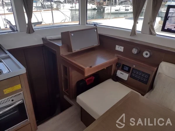 Lagoon 40 - Yacht Charter Sailica