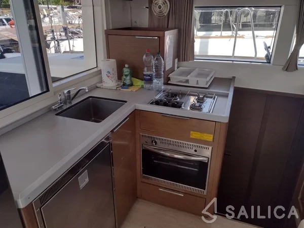 Lagoon 40 - Yacht Charter Sailica