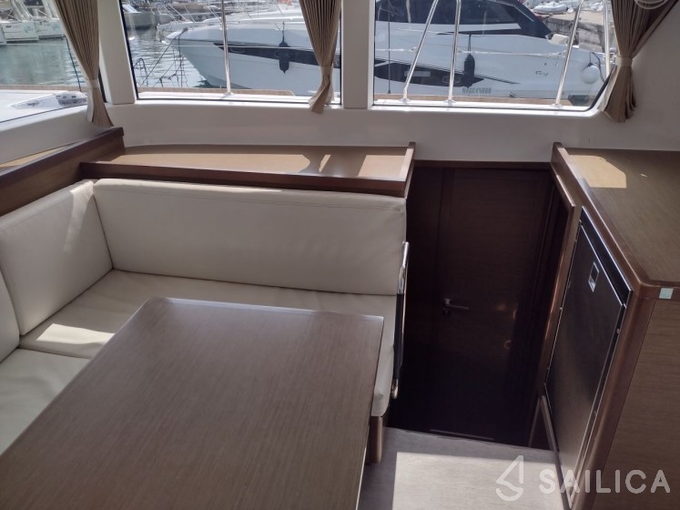 Lagoon 40 - Yacht Charter Sailica