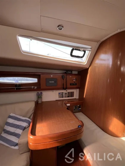 Oceanis 54 - Yacht Charter Sailica