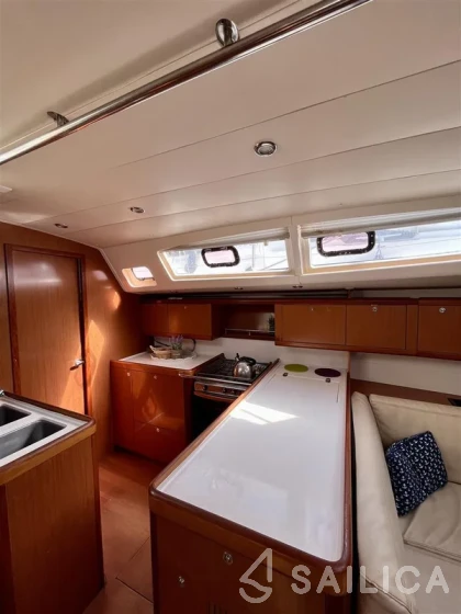 Oceanis 54 - Yacht Charter Sailica