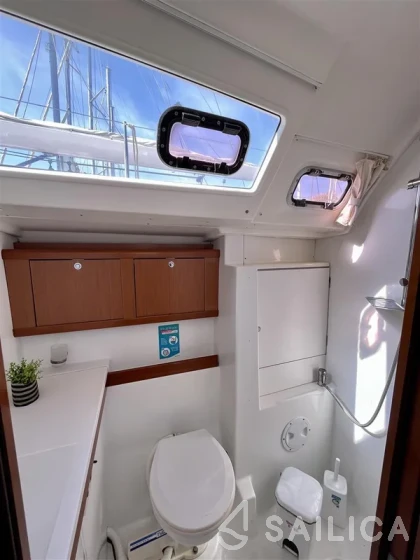 Oceanis 54 - Yacht Charter Sailica