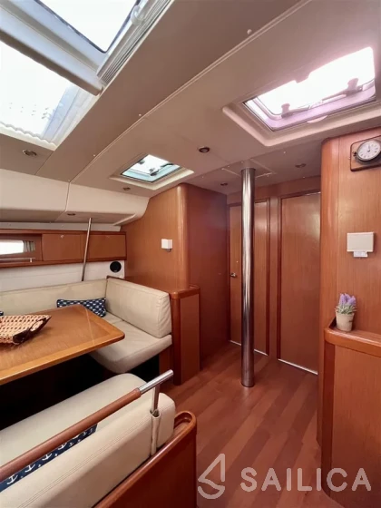 Oceanis 54 - Yacht Charter Sailica