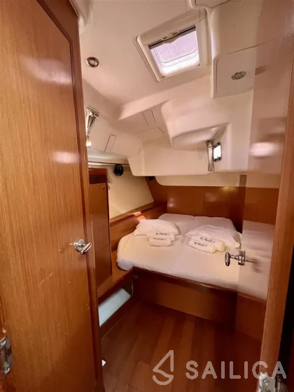 Oceanis 54 - Yacht Charter Sailica