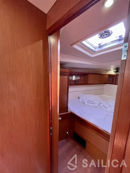 Oceanis 54 - Yacht Charter Sailica