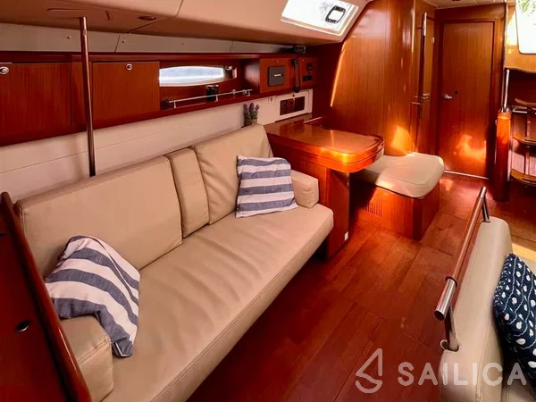 Oceanis 54 - Yacht Charter Sailica