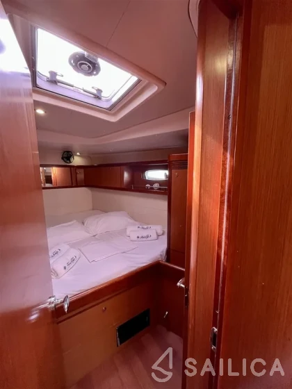 Oceanis 54 - Yacht Charter Sailica