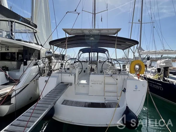 Oceanis 54 - Yacht Charter Sailica