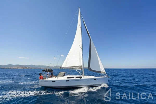 Hanse 415 - Yacht Charter Sailica