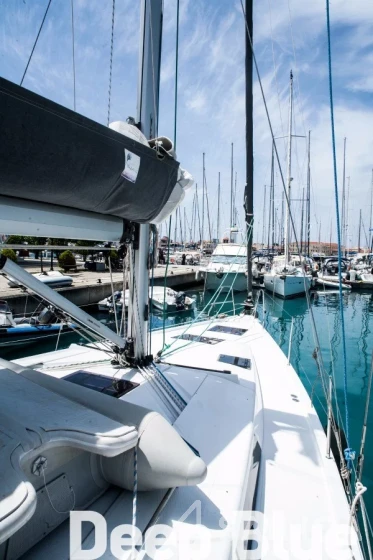 Hanse 415 - Yacht Charter Sailica