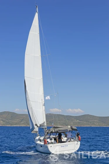 Hanse 415 - Yacht Charter Sailica