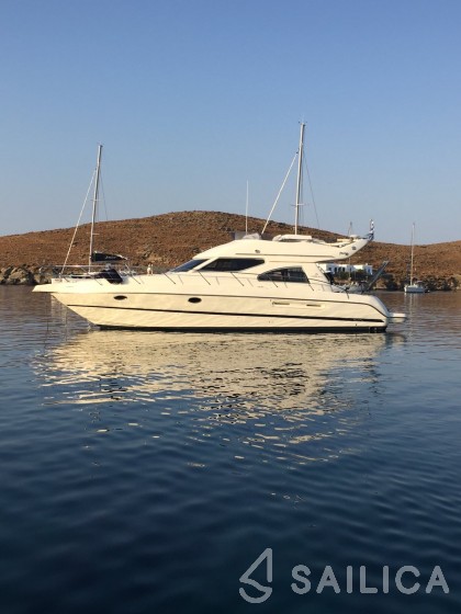Cranchi Atlantique 40 - Yacht Charter Sailica