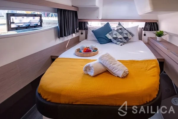 Isla 40 - Yacht Charter Sailica
