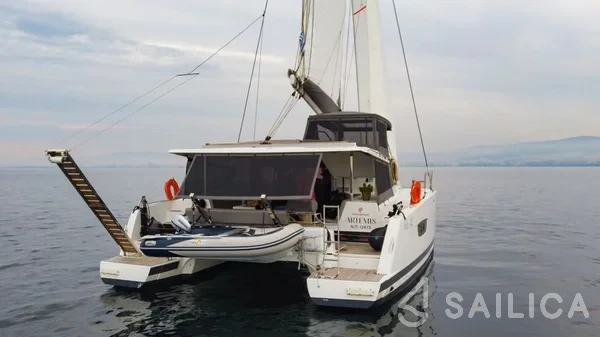 Isla 40 - Yacht Charter Sailica