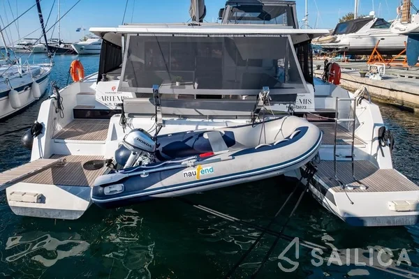 Isla 40 - Yacht Charter Sailica