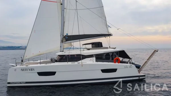 Isla 40 - Yacht Charter Sailica