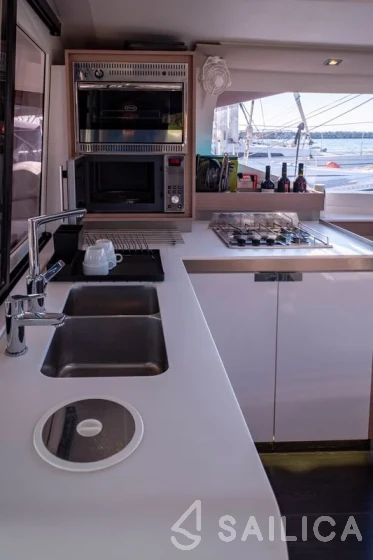 Isla 40 - Yacht Charter Sailica