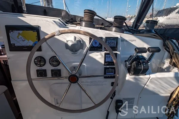 Isla 40 - Yacht Charter Sailica
