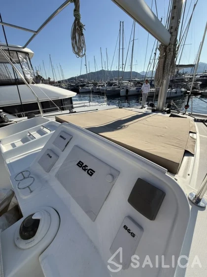 Lagoon 450  Flybridge - Yacht Charter Sailica