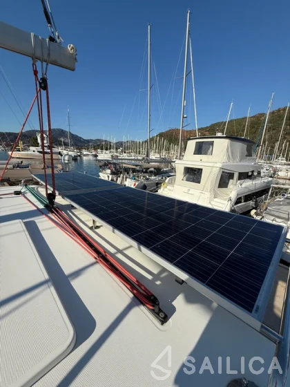 Lagoon 450  Flybridge - Yacht Charter Sailica