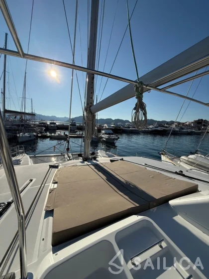 Lagoon 450  Flybridge - Yacht Charter Sailica