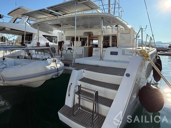 Lagoon 450  Flybridge - Yacht Charter Sailica