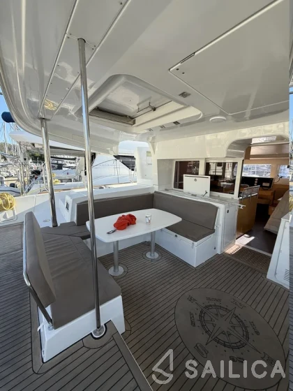 Lagoon 450  Flybridge - Yacht Charter Sailica