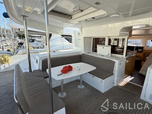 Lagoon 450  Flybridge - Yacht Charter Sailica
