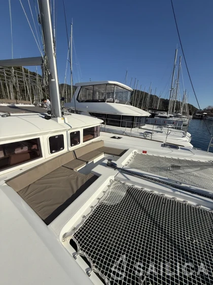 Lagoon 450  Flybridge - Yacht Charter Sailica