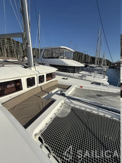Lagoon 450  Flybridge - Yacht Charter Sailica