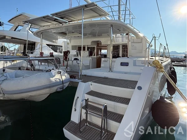 Lagoon 450  Flybridge - Yacht Charter Sailica