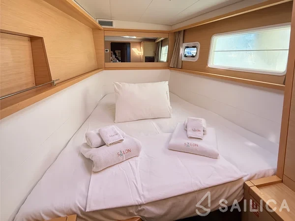 Lagoon 450  Flybridge - Yacht Charter Sailica