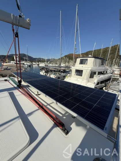 Lagoon 450  Flybridge - Yacht Charter Sailica