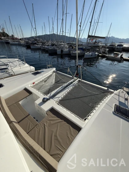 Lagoon 450  Flybridge - Yacht Charter Sailica