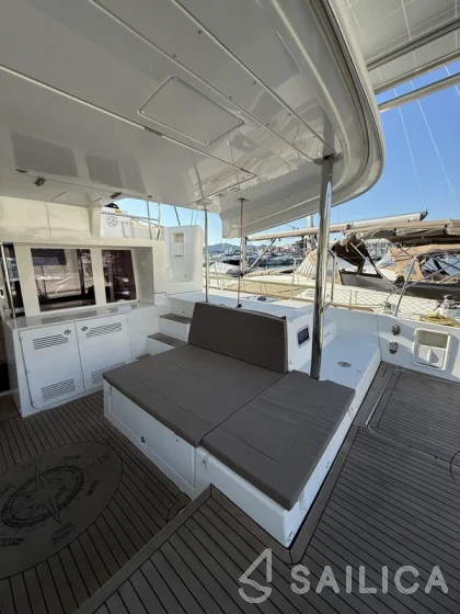 Lagoon 450  Flybridge - Yacht Charter Sailica
