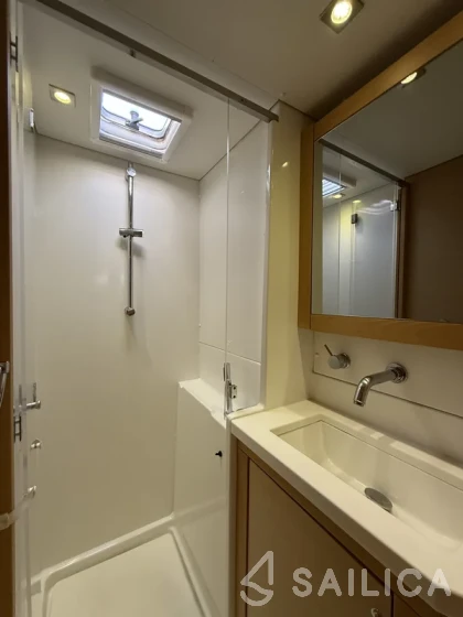 Lagoon 450  Flybridge - Yacht Charter Sailica
